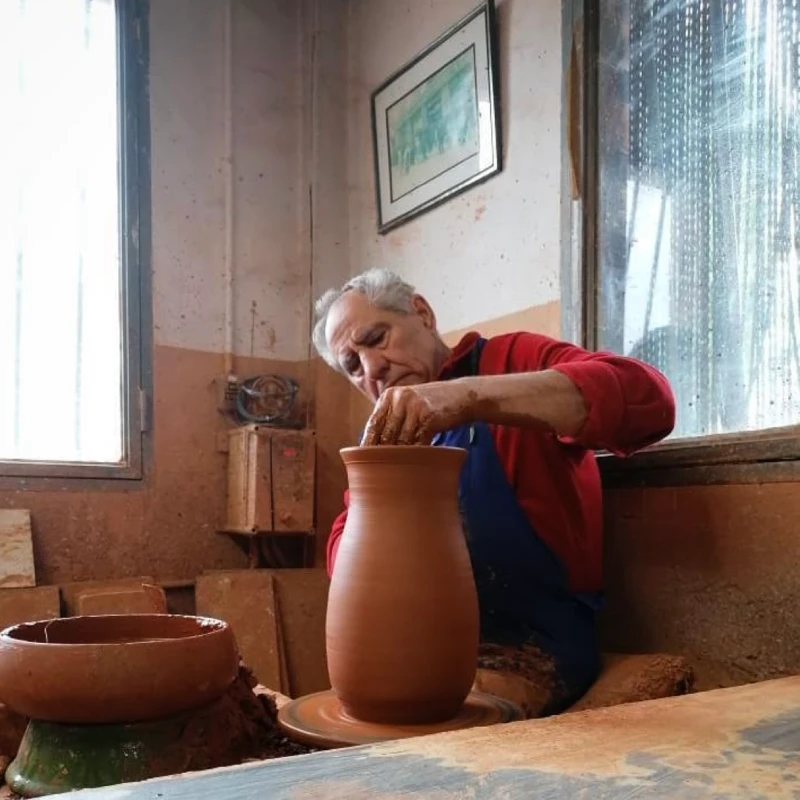 Antonio Naharro dans son atelier